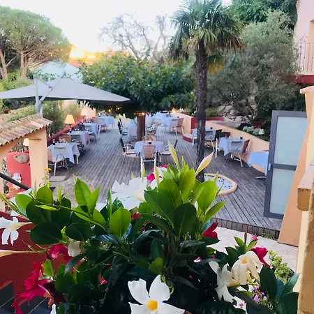 Le Roc E Fiori - Les Collectionneurs Hotel 4*