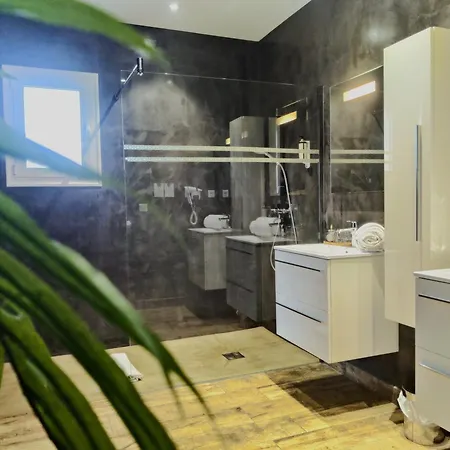 ホテル Le Roc E Fiori - Teritoria