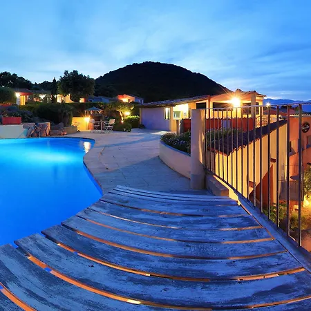 ホテル Le Roc E Fiori - Teritoria 4*